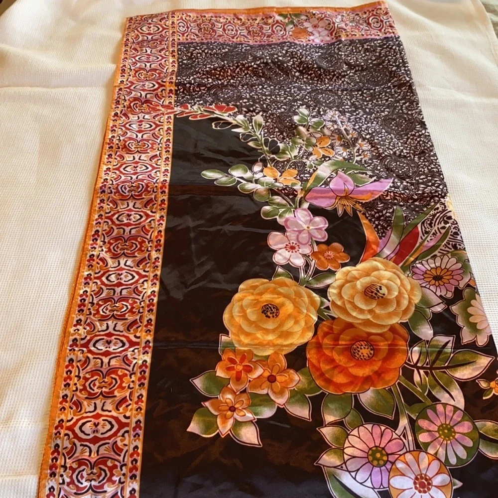 Woman’s Floral Square Scarf Wrap Multicolored